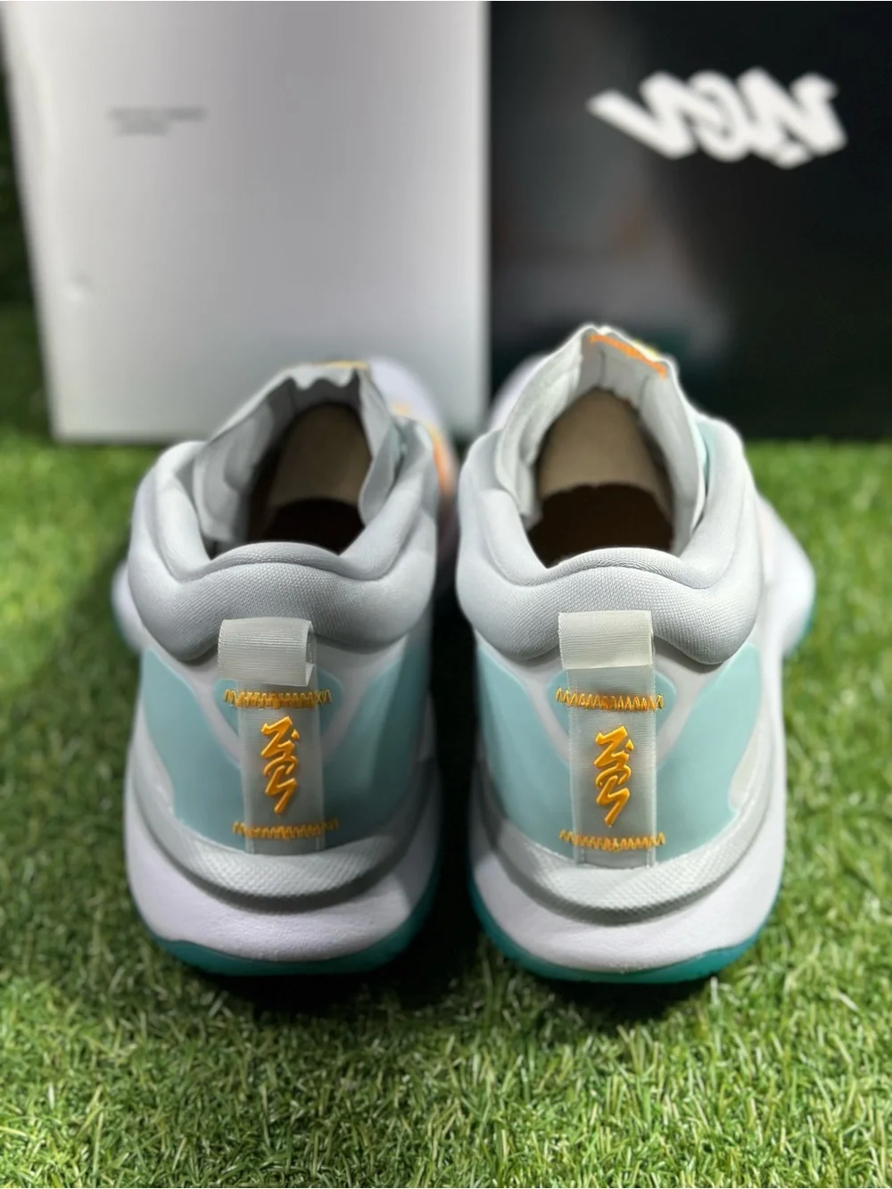 JORDAN ZION 1 , WHITE/ DYNAMIC TURQUOISE, MENS 10 , DA3130-101 NEW IN BOX
